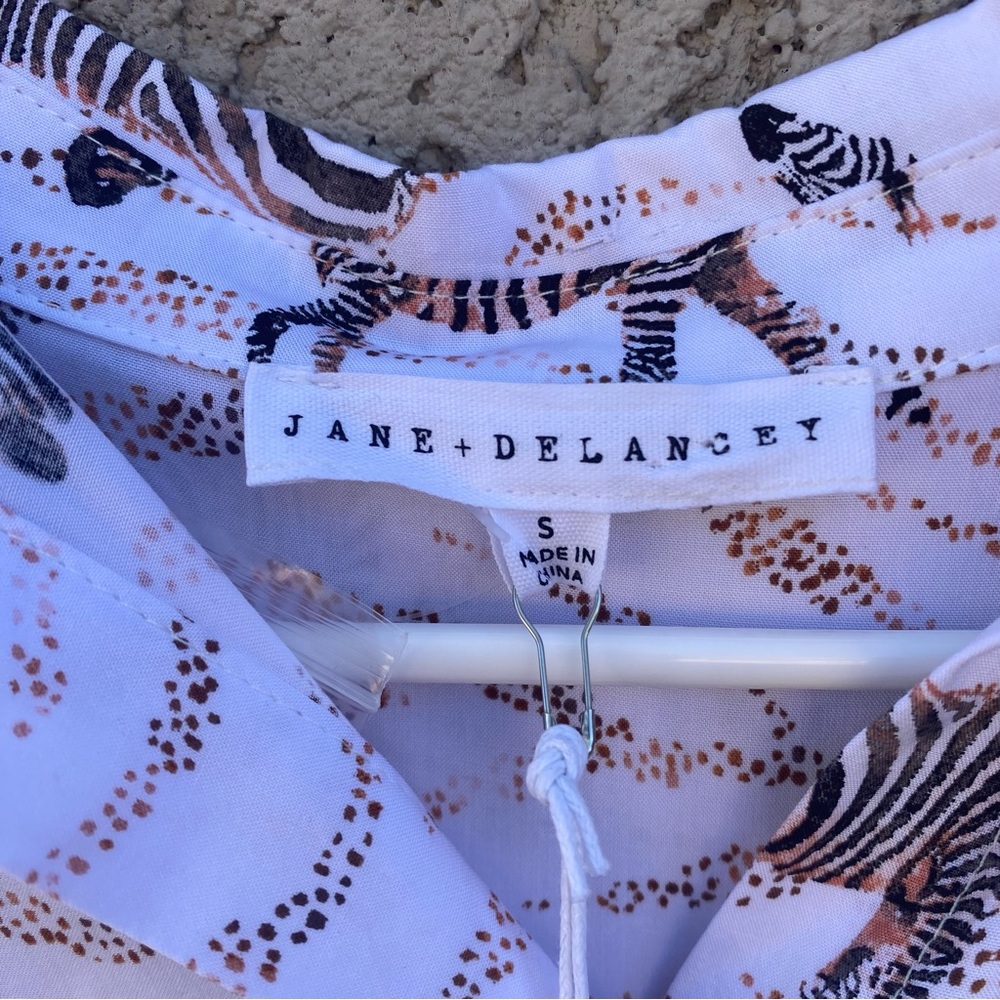 JANE AND DELANCEY Short Sleeved Zebra Blouse - Picture 8 of 8